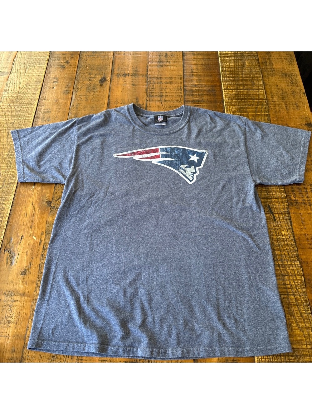 New England Patriots, NFL football shirt official NFL team apparel- size large